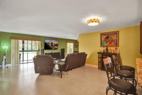 Copropriété à vendre à Pembroke Pines, Floride: 2 chambres, 145.86 m2 № 1104154 - photo 14