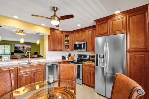 Condo in Pembroke Pines, Florida, 2 bedrooms  № 1104154 - photo 7