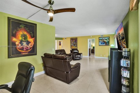 Condo in Pembroke Pines, Florida, 2 bedrooms  № 1104154 - photo 19