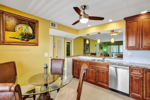 Condo in Pembroke Pines, Florida, 2 bedrooms  № 1104154 - photo 10