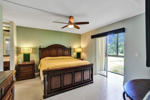 Condo in Pembroke Pines, Florida, 2 bedrooms  № 1104154 - photo 24