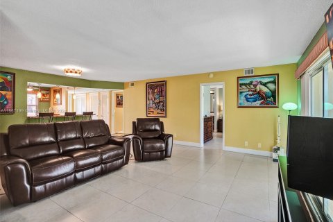 Copropriété à vendre à Pembroke Pines, Floride: 2 chambres, 145.86 m2 № 1104154 - photo 16