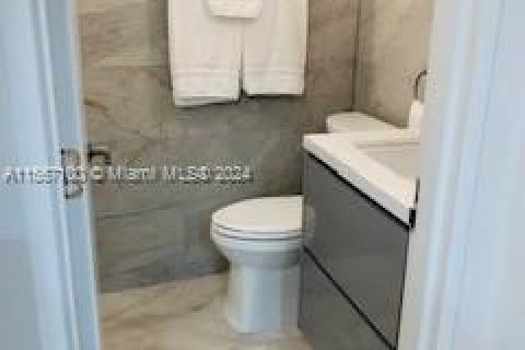 Condo in Miami Beach, Florida, 2 bedrooms  № 1104106 - photo 19