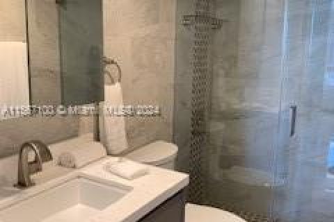 Condo in Miami Beach, Florida, 2 bedrooms  № 1104106 - photo 28