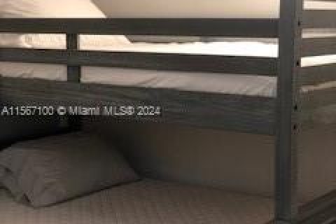 Condo in Miami Beach, Florida, 2 bedrooms  № 1104106 - photo 18