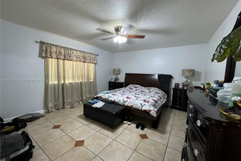 House in Homestead, Florida 5 bedrooms, 265.89 sq.m. № 1316406 - photo 9