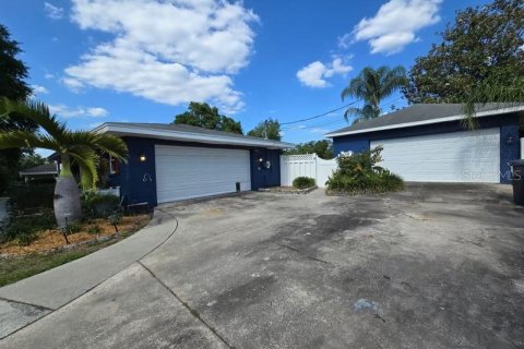 House in Brandon, Florida 4 bedrooms, 233 sq.m. № 1144754 - photo 4