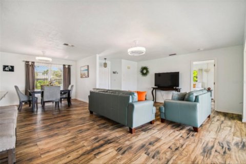 Casa en venta en Port Charlotte, Florida, 3 dormitorios, 157.93 m2 № 577372 - foto 20