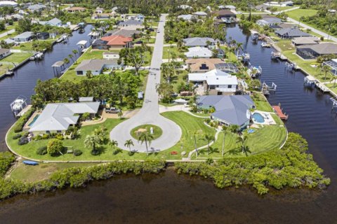 Casa en venta en Port Charlotte, Florida, 3 dormitorios, 157.93 m2 № 577372 - foto 1