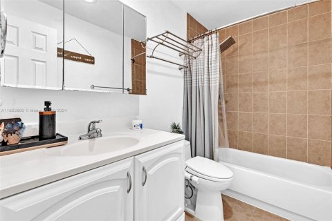 Condo in Fort Lauderdale, Florida, 1 bedroom  № 1395846 - photo 3