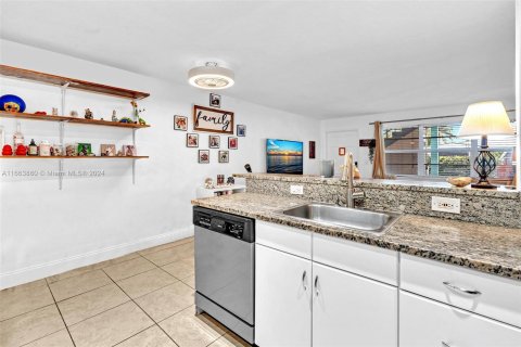 Condo in Fort Lauderdale, Florida, 1 bedroom  № 1395846 - photo 15