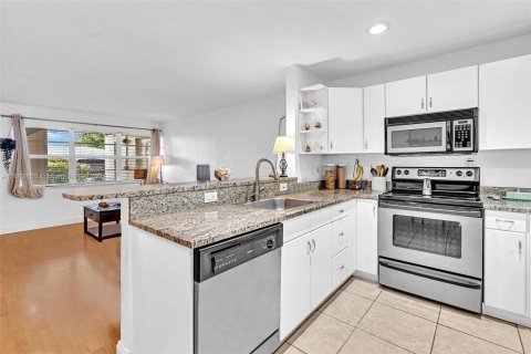 Condo in Fort Lauderdale, Florida, 1 bedroom  № 1395846 - photo 14