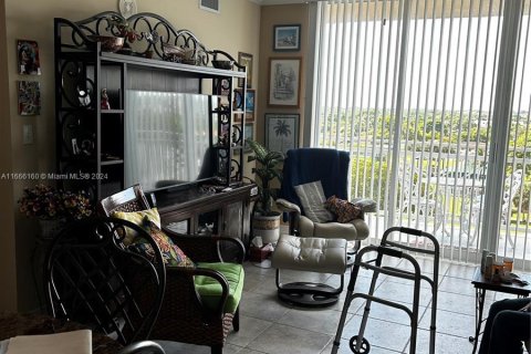 Condo in Miami, Florida, 2 bedrooms  № 1380380 - photo 7