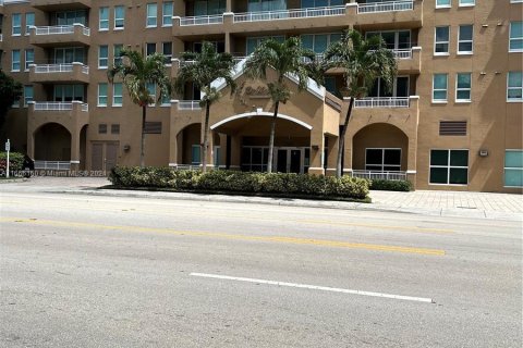 Condo in Miami, Florida, 2 bedrooms  № 1380380 - photo 1