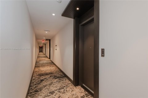 Condo in Coral Gables, Florida, 1 bedroom  № 1380381 - photo 13