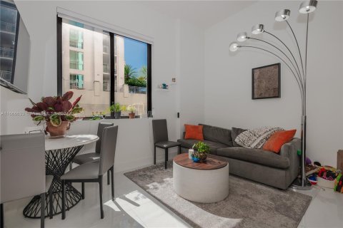 Condo in Coral Gables, Florida, 1 bedroom  № 1380381 - photo 1