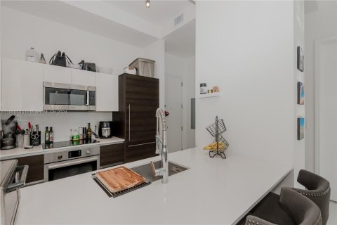 Condo in Coral Gables, Florida, 1 bedroom  № 1380381 - photo 10