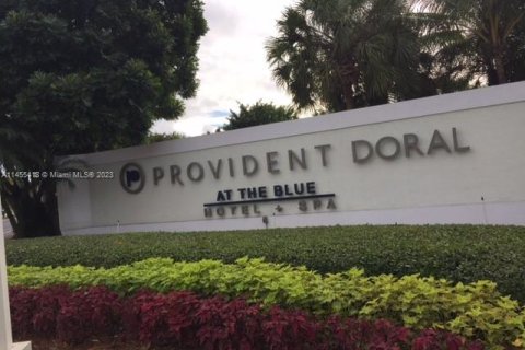 Condominio en venta en Doral, Florida, 1 dormitorio, 99.41 m2 № 726157 - foto 1