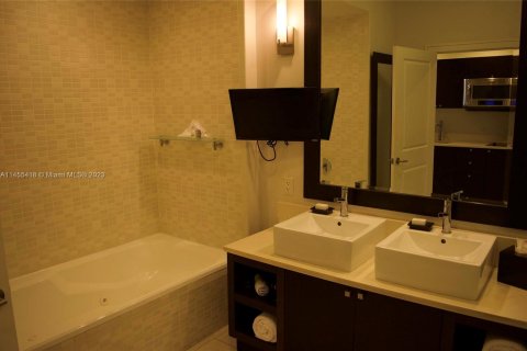 Condominio en venta en Doral, Florida, 1 dormitorio, 99.41 m2 № 726157 - foto 4