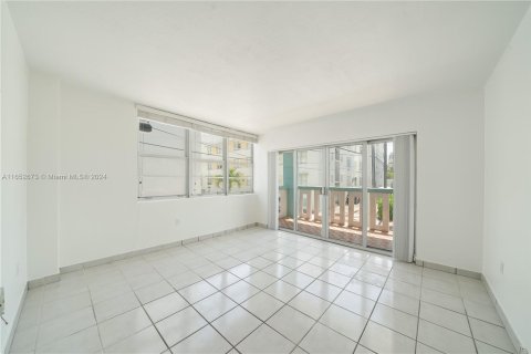 Condominio en venta en Miami Beach, Florida, 2 dormitorios, 87.33 m2 № 1345947 - foto 3