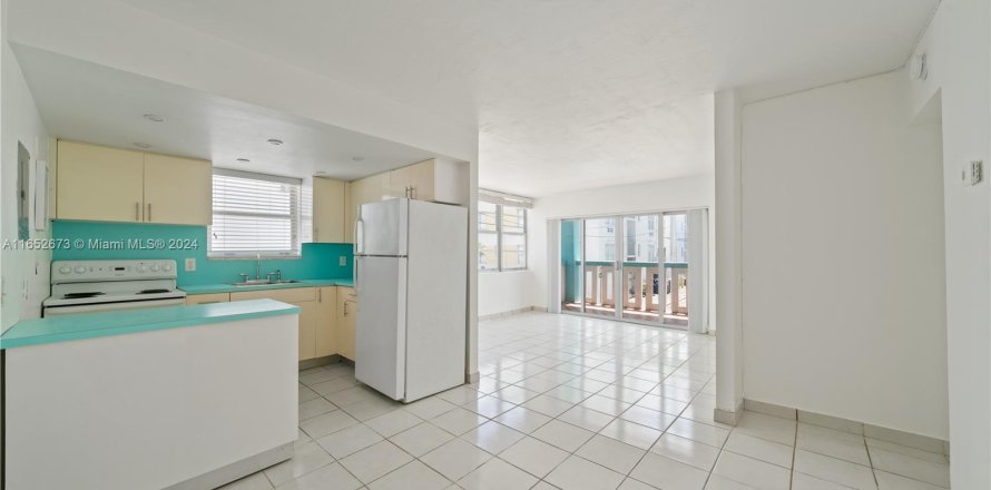 Condominio en Miami Beach, Florida, 2 dormitorios  № 1345947