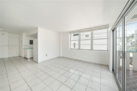 Condominio en venta en Miami Beach, Florida, 2 dormitorios, 87.33 m2 № 1345947 - foto 4