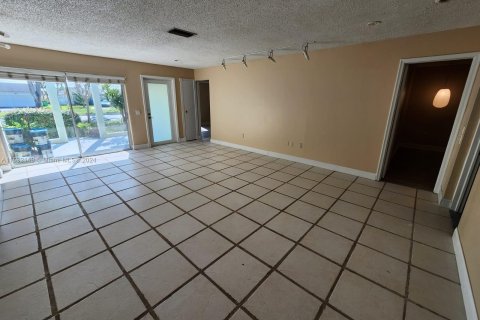 House in Sunrise, Florida 5 bedrooms, 133.22 sq.m. № 1013427 - photo 14