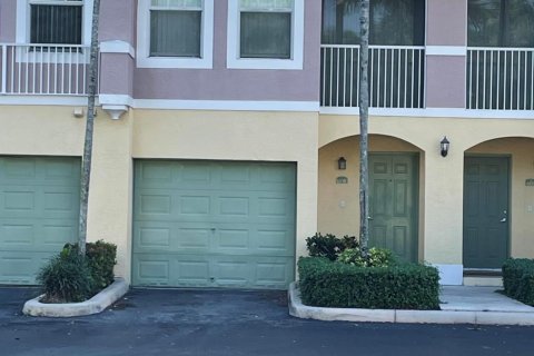 Touwnhouse à vendre à Coral Springs, Floride: 2 chambres, 111.76 m2 № 972748 - photo 2