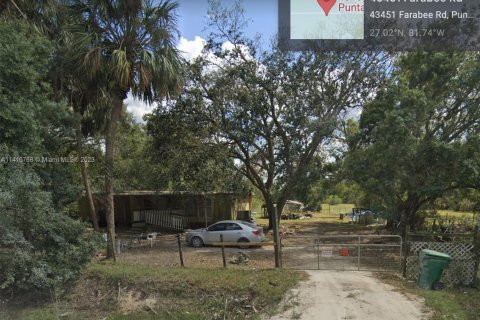 Commercial property in Punta Gorda, Florida № 606265 - photo 2