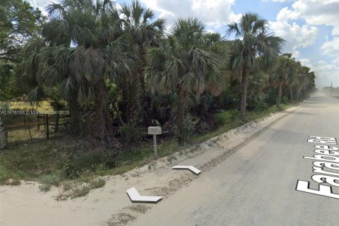 Commercial property in Punta Gorda, Florida № 606265 - photo 3