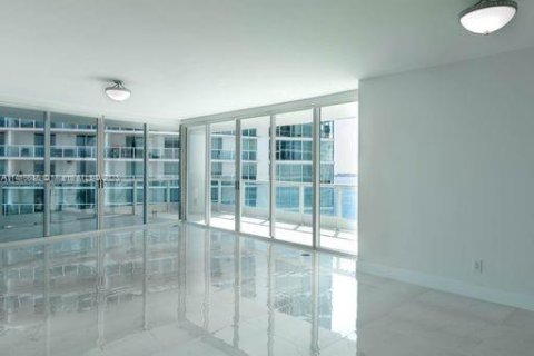 Condominio en alquiler en Miami, Florida, 2 dormitorios, 192.31 m2 № 606264 - foto 4