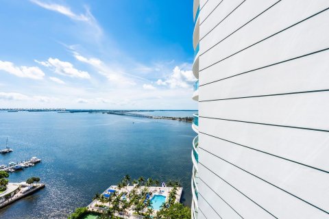Condominio en alquiler en Miami, Florida, 2 dormitorios, 192.31 m2 № 606264 - foto 2