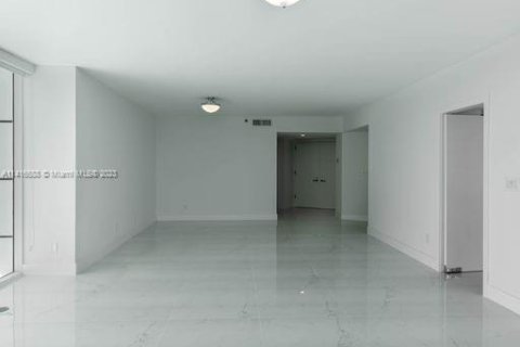 Condominio en alquiler en Miami, Florida, 2 dormitorios, 192.31 m2 № 606264 - foto 21