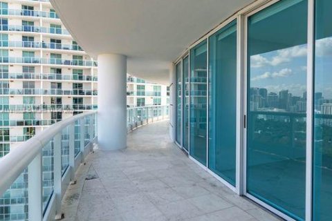 Condominio en alquiler en Miami, Florida, 2 dormitorios, 192.31 m2 № 606264 - foto 29