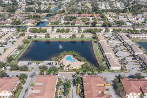 Adosado en venta en Tamarac, Florida, 3 dormitorios, 131.64 m2 № 1225704 - foto 1