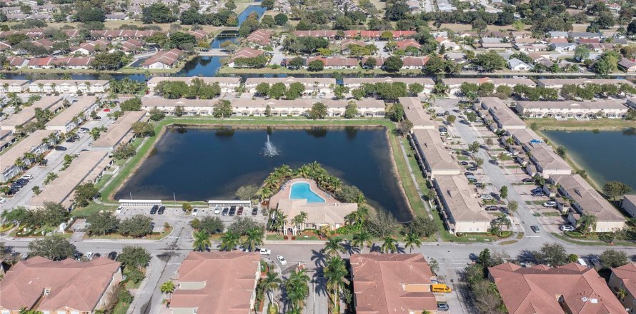 Adosado en Tamarac, Florida 3 dormitorios, 131.64 m2 № 1225704