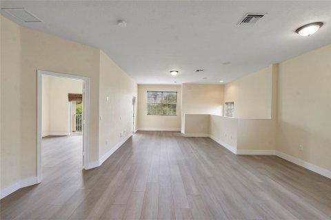 Townhouse in Tamarac, Florida 3 bedrooms, 131.64 sq.m. № 1225704 - photo 5