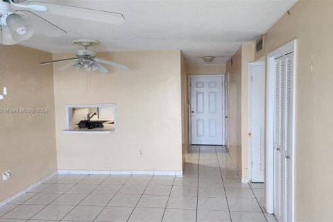Copropriété à vendre à Hialeah Gardens, Floride: 2 chambres, 70.14 m2 № 1145735 - photo 18