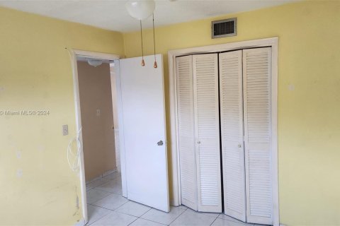 Condominio en venta en Hialeah Gardens, Florida, 2 dormitorios, 70.14 m2 № 1145735 - foto 26