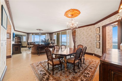 Condo in Sunny Isles Beach, Florida, 4 bedrooms  № 1377160 - photo 10