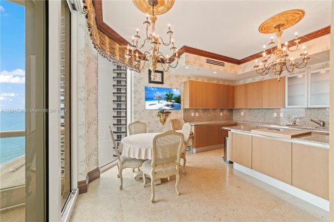 Condo in Sunny Isles Beach, Florida, 4 bedrooms  № 1377160 - photo 13