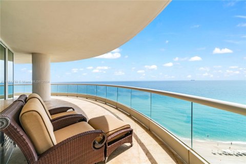 Copropriété à vendre à Sunny Isles Beach, Floride: 4 chambres, 346.99 m2 № 1377160 - photo 1