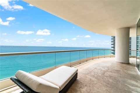 Condominio en venta en Sunny Isles Beach, Florida, 4 dormitorios, 346.99 m2 № 1377160 - foto 2