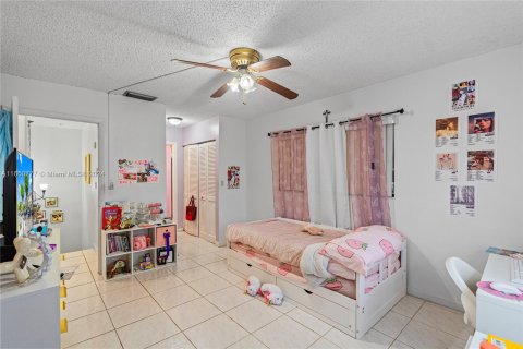 Adosado en venta en Hialeah, Florida, 2 dormitorios, 116.13 m2 № 1333532 - foto 18