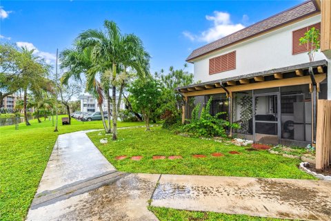 Adosado en venta en Hialeah, Florida, 2 dormitorios, 116.13 m2 № 1333532 - foto 2