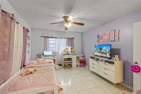 Townhouse in Hialeah, Florida 2 bedrooms, 116.13 sq.m. № 1333532 - photo 17