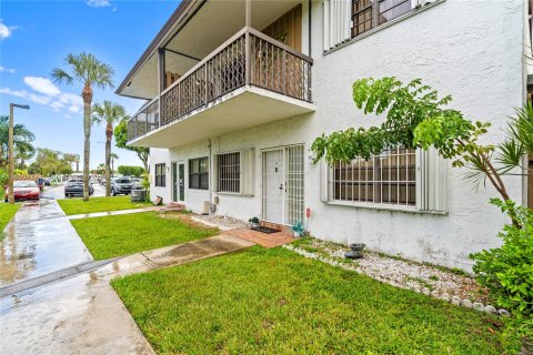 Townhouse in Hialeah, Florida 2 bedrooms, 116.13 sq.m. № 1333532 - photo 9