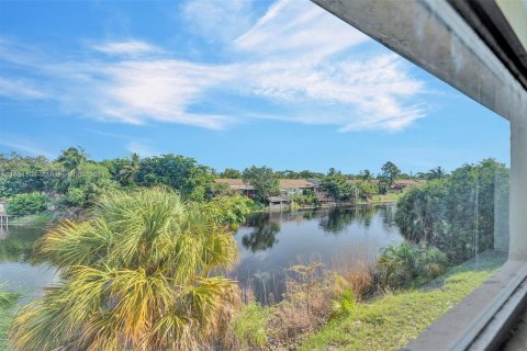 Condo in Deerfield Beach, Florida, 2 bedrooms  № 1333556 - photo 11