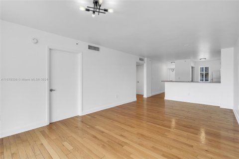 Condo in Miami Beach, Florida, 2 bedrooms  № 1406043 - photo 4