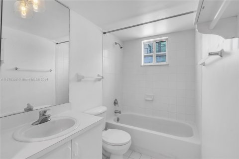 Condo in Miami Beach, Florida, 2 bedrooms  № 1406043 - photo 5